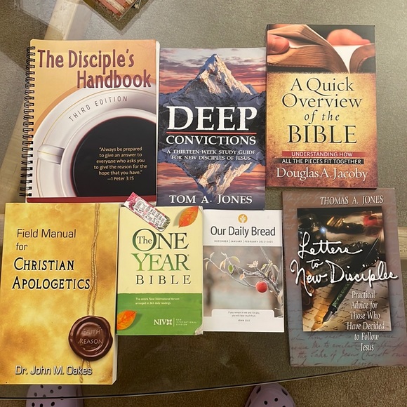 Bible / disciple books - Picture 1 of 6